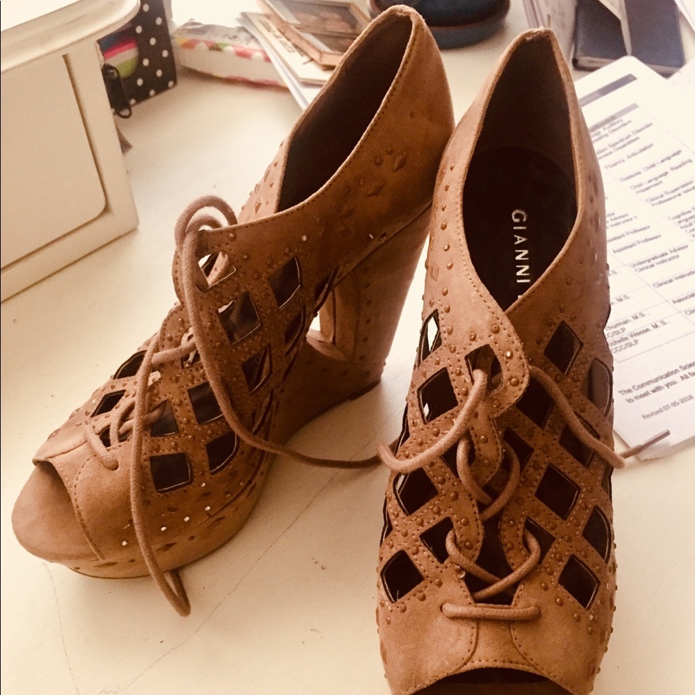 Gianni Bini tan suede heels